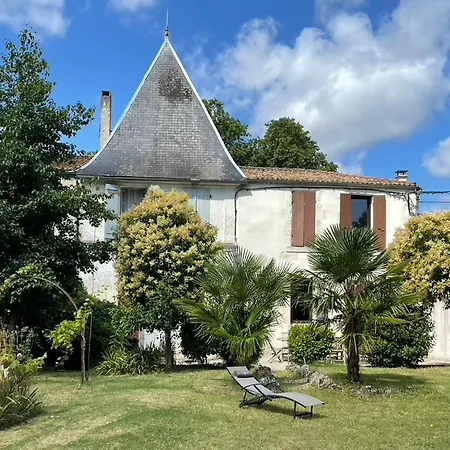 Pavillon A La Fromigere Pensión