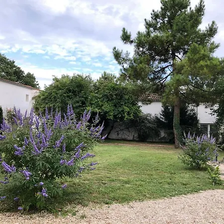Pavillon A La Fromigere