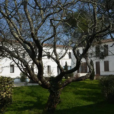 Pavillon A La Fromigere Pensión *